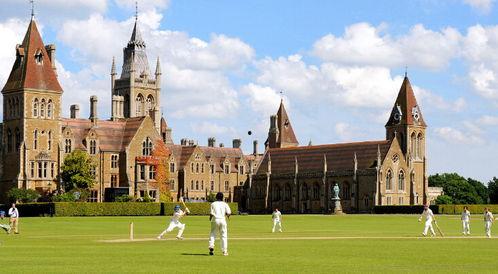 英国留学吃瓜ic,揭秘留学生活中的“吃瓜”瞬间