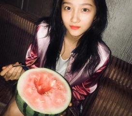 鹿晗奔走吃瓜,揭秘娱乐圈幕后风云