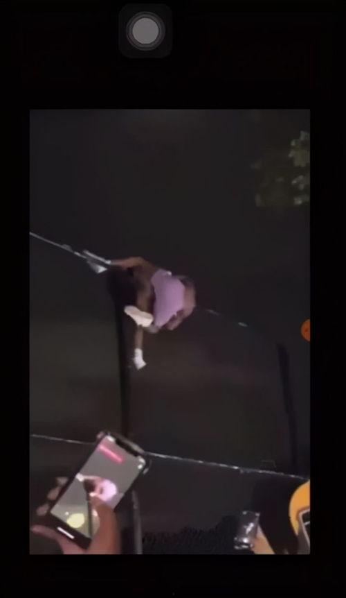 教室栏杆吃瓜视频,揭秘教室里的趣味一幕