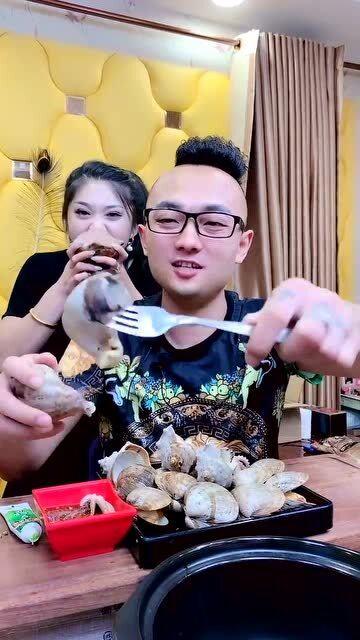 瓜牛哥吃小鱼,瓜牛哥与小鱼的美食奇遇记