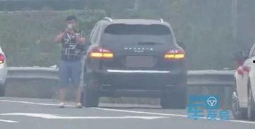 高速堵车吃瓜群众,吃瓜群众围观奇观