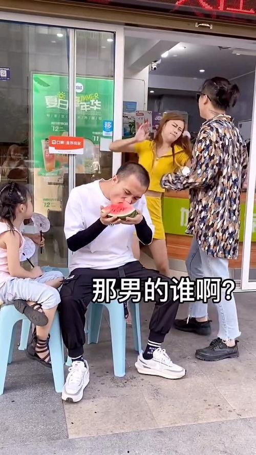 吃瓜情侣楼下吵架